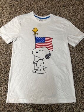 Peanuts Snoopy White Graphic Tee Woman’s Size M Relaxed Fit | NWOT